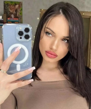 Со мной ты сможешь окунуться в мир удовольствия и разврата. Я креативна и открыта для экспериментов. Мои услуги включают классический секс, оральный секс, эротический массаж и многое другое. Я гарантирую полное удовлетворение и незабываемые ощущения. Мои фото подтверждают мою привлекательность и страстность. Жду тебя в Москве, чтобы сделать нашу встречу незабываемой. 💋🔥 Яна